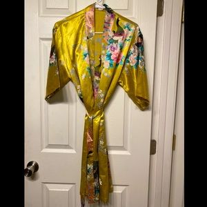 Beautiful, Japanese, 100% silk robe, one size.